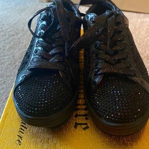 Sneaker full of rhinestones size 7